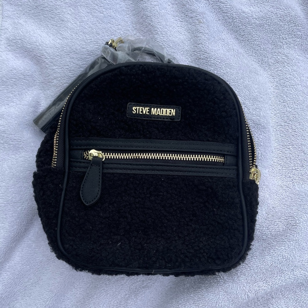 STEVE MADDEN black sherpa backpack and keychain cardholder